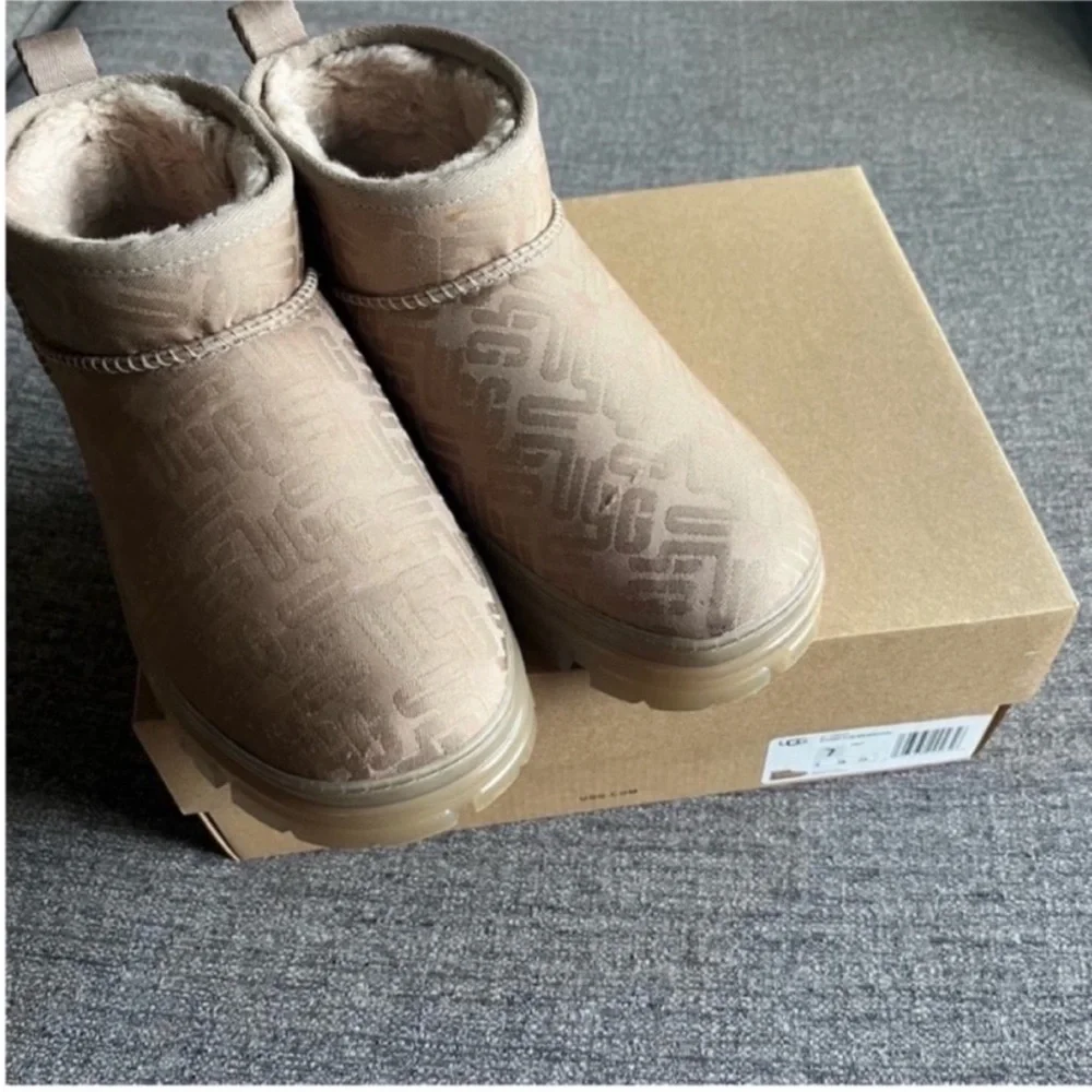 UGG Classic Ultra Mini Monogram - Picture 2 of 13